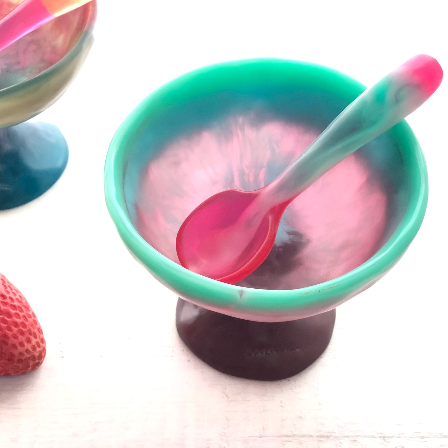 1 TAZA Postre o Helado 🥣 1 Cuchara Corta en Resina Especial 250 ml.