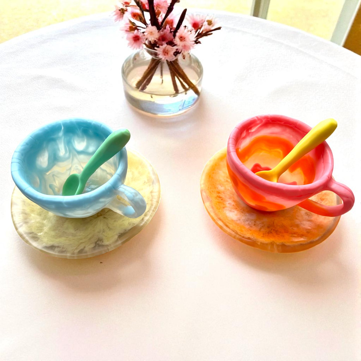 1 POCILLO Grande ☕️ 1 Plato Pequeño + 1 cuchara en Resina Especial 375 ml