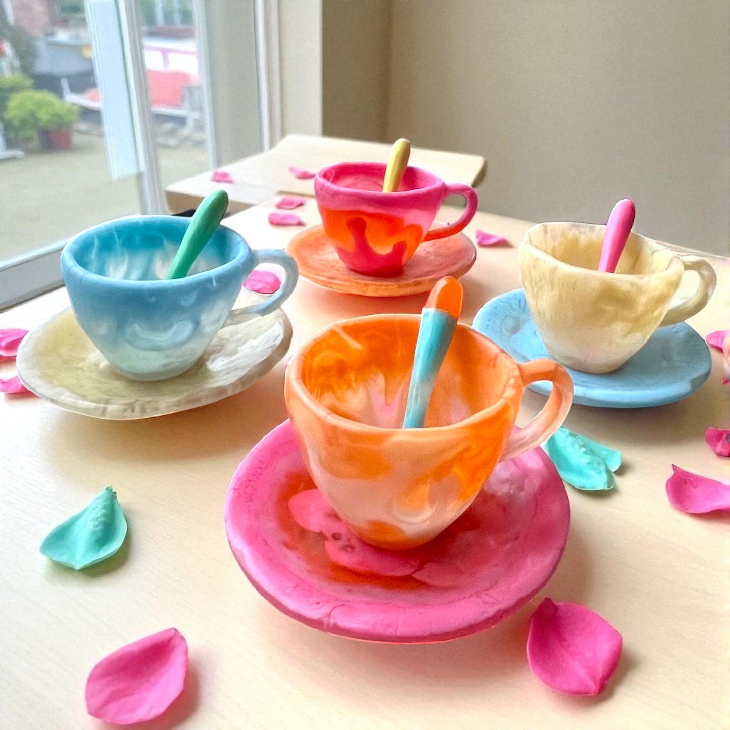 1 POCILLO Grande ☕️ 1 Plato Pequeño + 1 cuchara en Resina Especial 375 ml