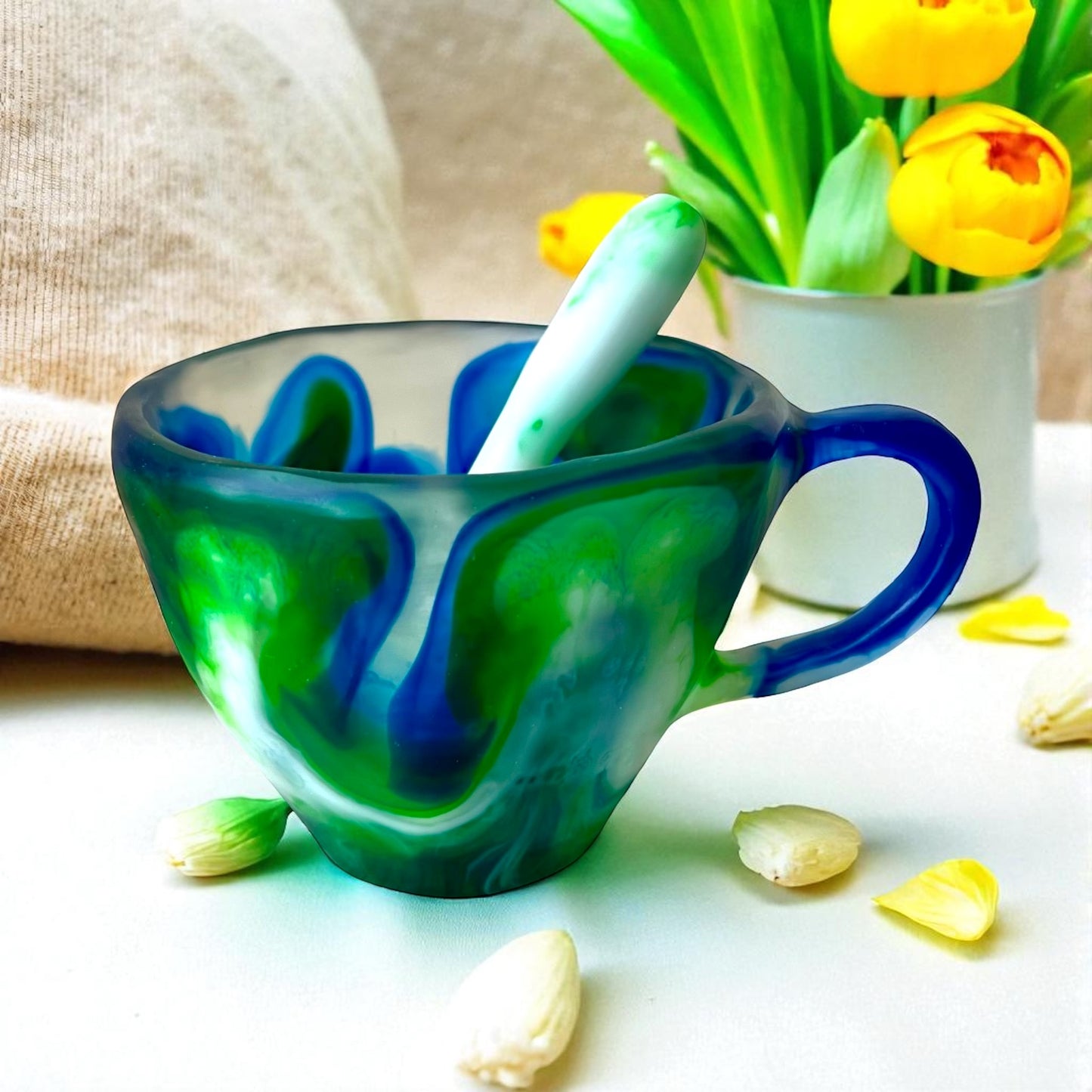 1 POCILLO Grande ☕️ 1 Cuchara en Resina Especial de 375 ml.